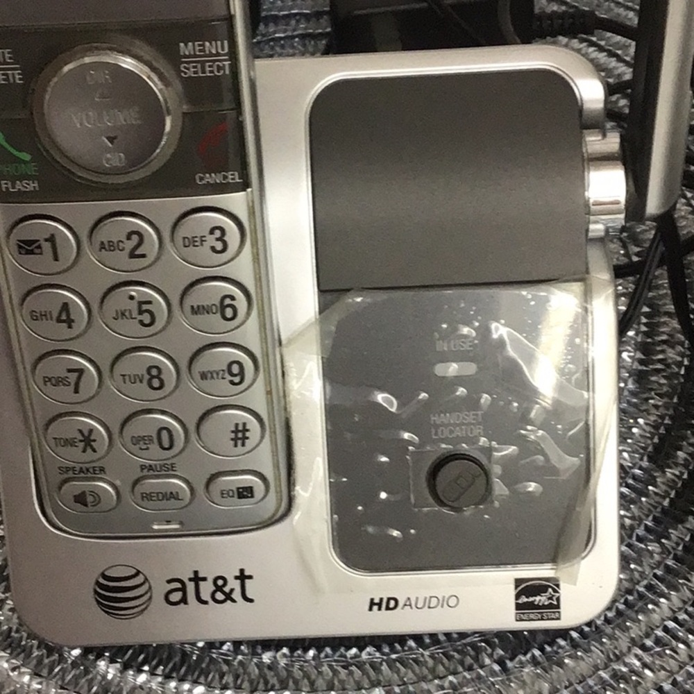 ATT CL 81301 DECT 6.0 CORDLESS PHONE,SILVER/GREY, 3 HANDSETS CALLER ID - Picture 3 of 5